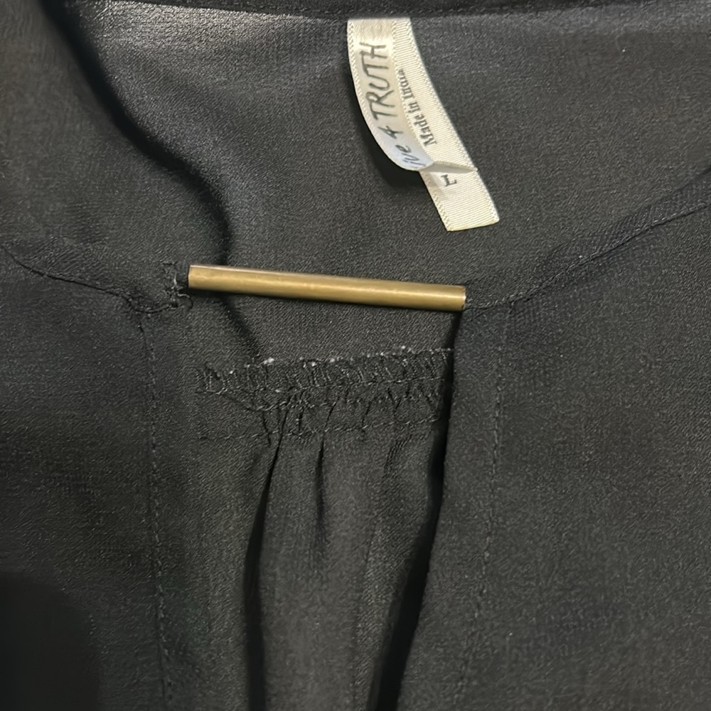 Black blouse - Picture 3 of 7